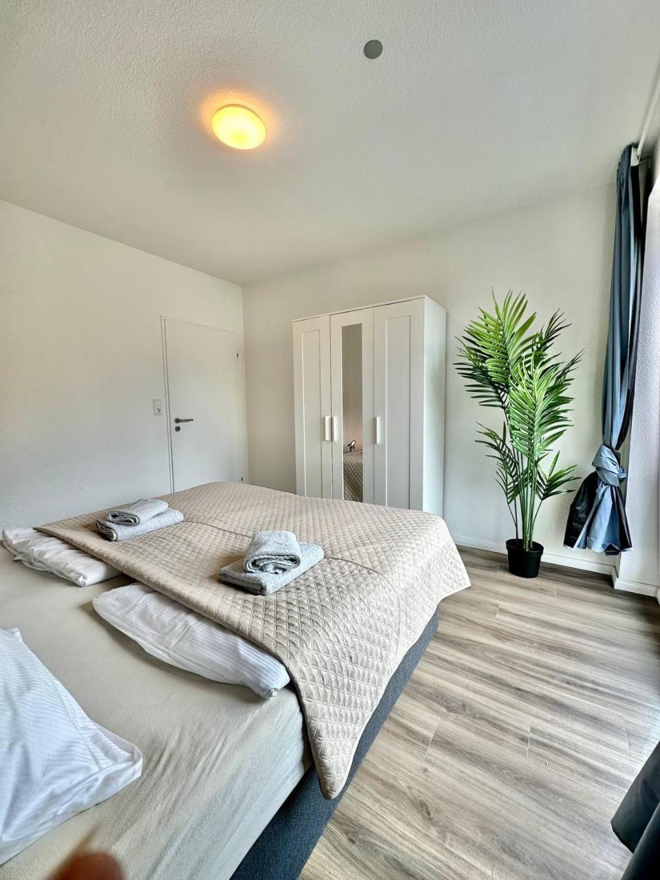 Grosses City-Ferienhaus Mit Terrasse, Grill Und Parkplatz F19 Oldemburgo Exterior foto