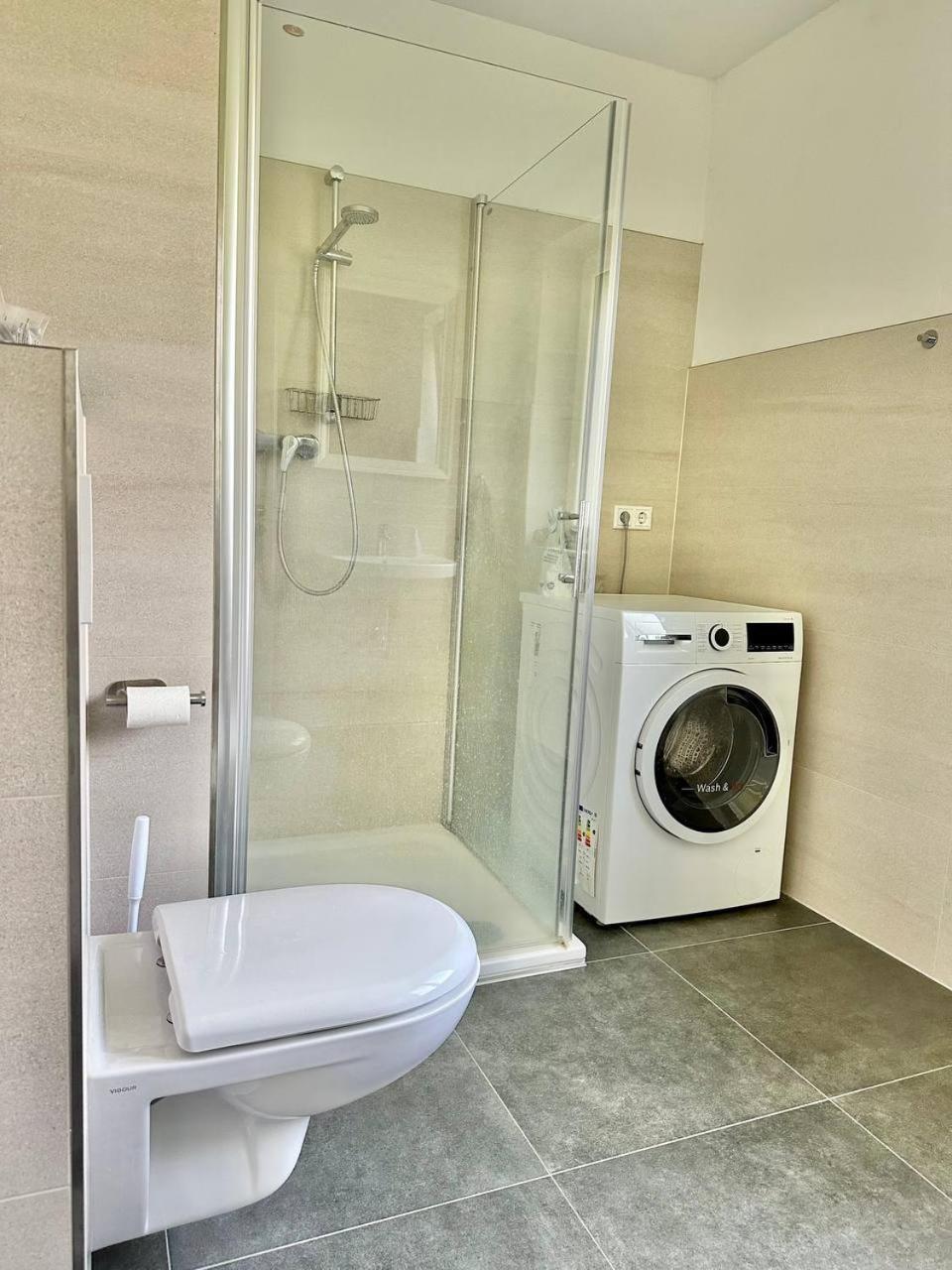 Grosses City-Ferienhaus Mit Terrasse, Grill Und Parkplatz F19 Oldemburgo Exterior foto