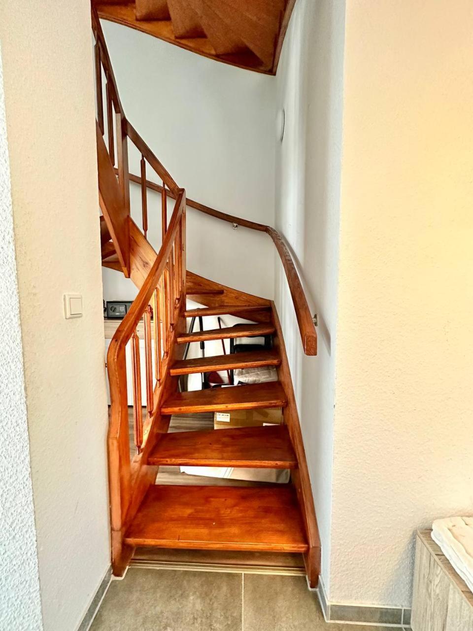 Grosses City-Ferienhaus Mit Terrasse, Grill Und Parkplatz F19 Oldemburgo Exterior foto